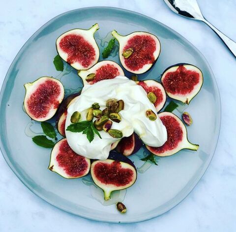 Figs with Greek Yogurt Honey & Pistachio Nuts