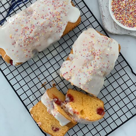 Old School Raspberry & Vanilla Sponge Loaf Cakes