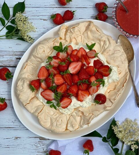 Pavlova with Strawberry Coulis