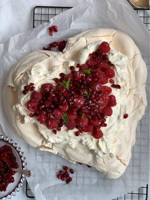 Valentines Pavlova